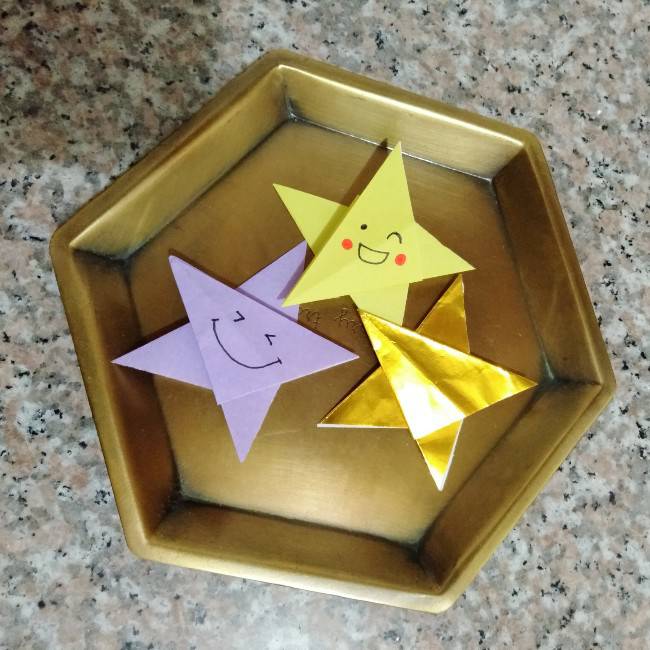 折り紙の星の折り方 一枚で簡単に作ればクリスマスや七夕で大活躍