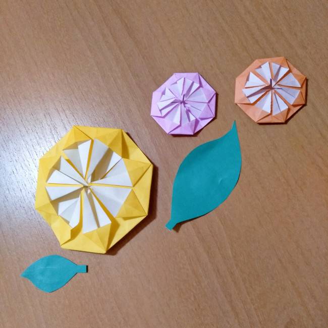 折り紙の花模様の折り方