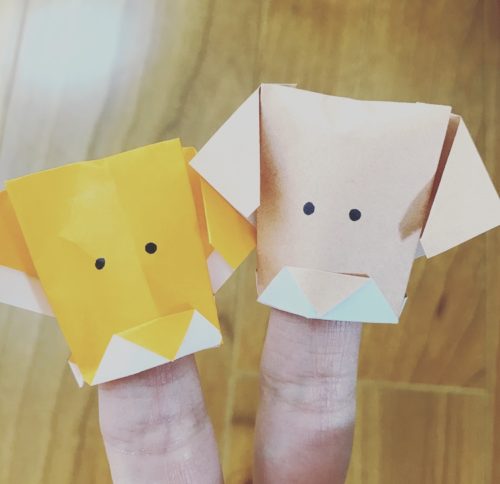 高齢者や幼稚園児にも簡単な折り紙 犬の指人形の折り方